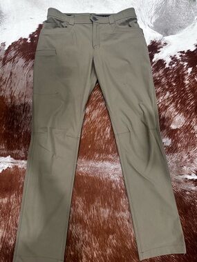 KUIU Men's Performance Chinos in Olive Drab